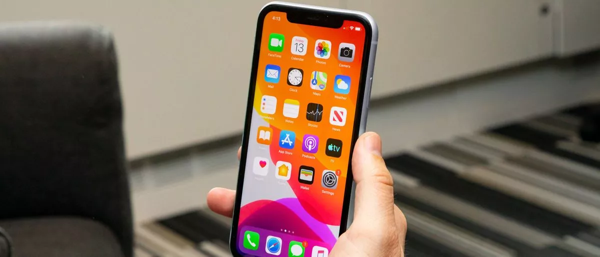 iPhone 11: Взгляд в Прошлое с Перспективой на Будущее