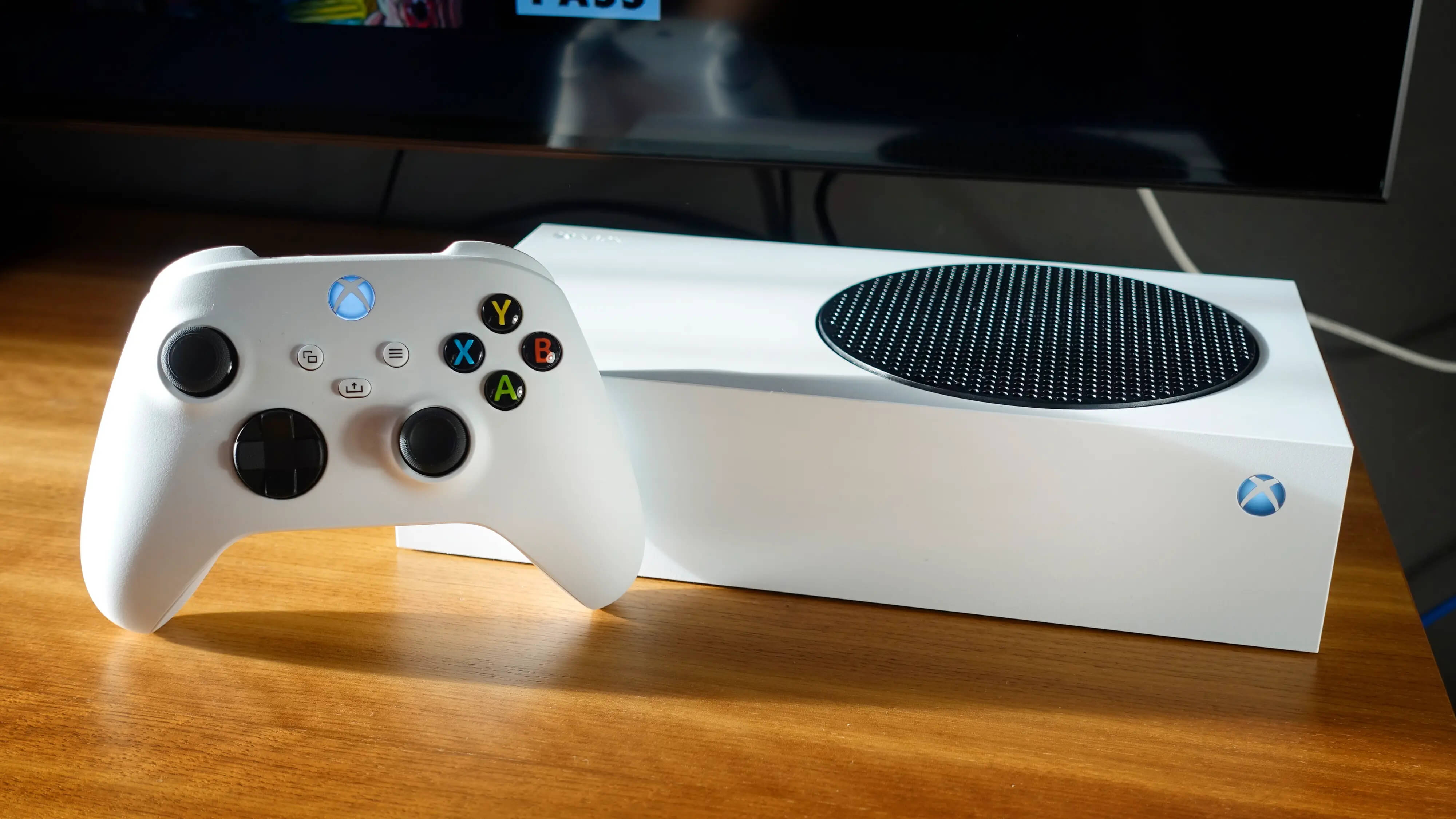 Xbox Series S: Компактная консоль нового поколения, преображающая игровую индустрию