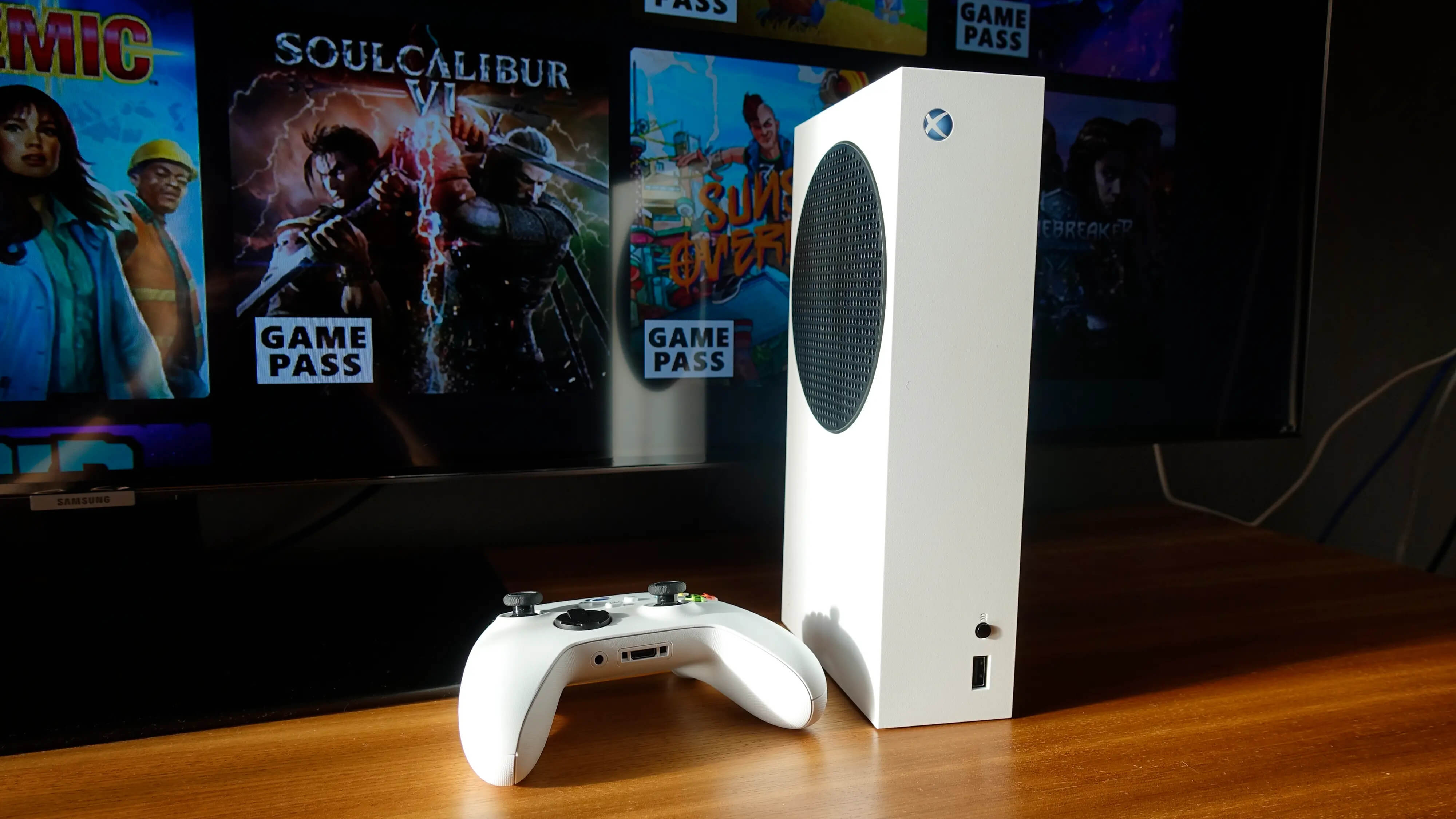 Xbox Series S: Компактная консоль нового поколения, преображающая игровую индустрию